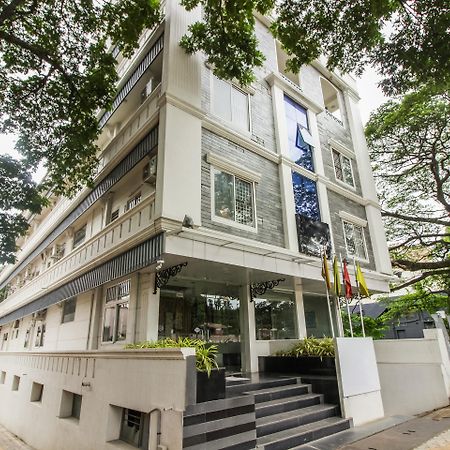 Hotel White Parrot 迈索尔 外观 照片