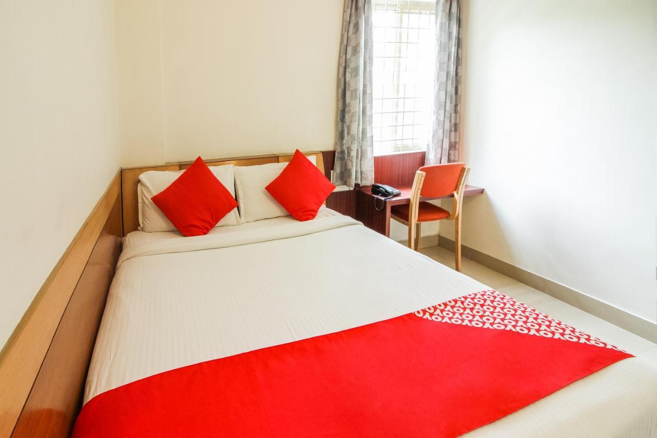 Hotel White Parrot 迈索尔 外观 照片
