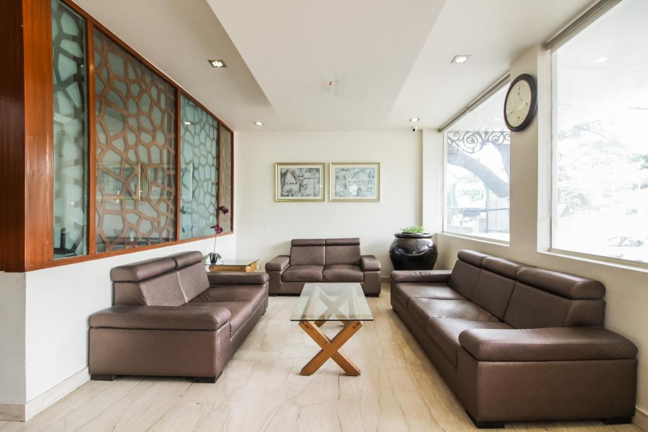 Hotel White Parrot 迈索尔 外观 照片