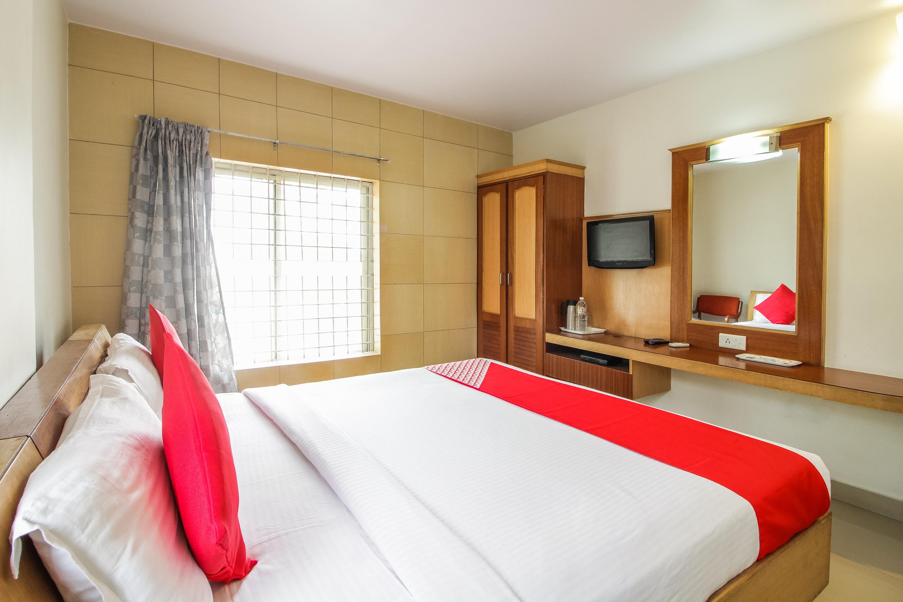 Hotel White Parrot 迈索尔 外观 照片