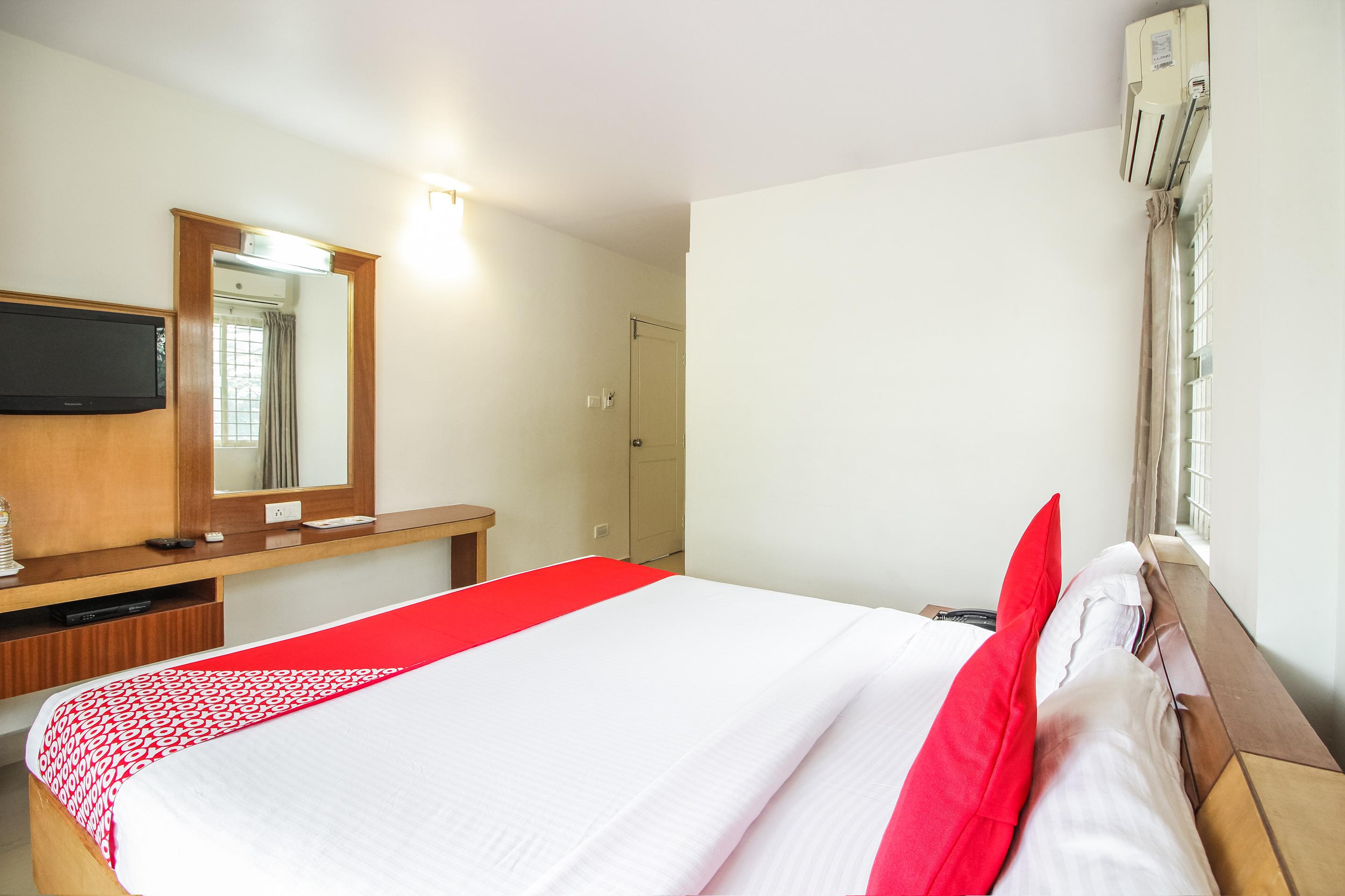 Hotel White Parrot 迈索尔 外观 照片