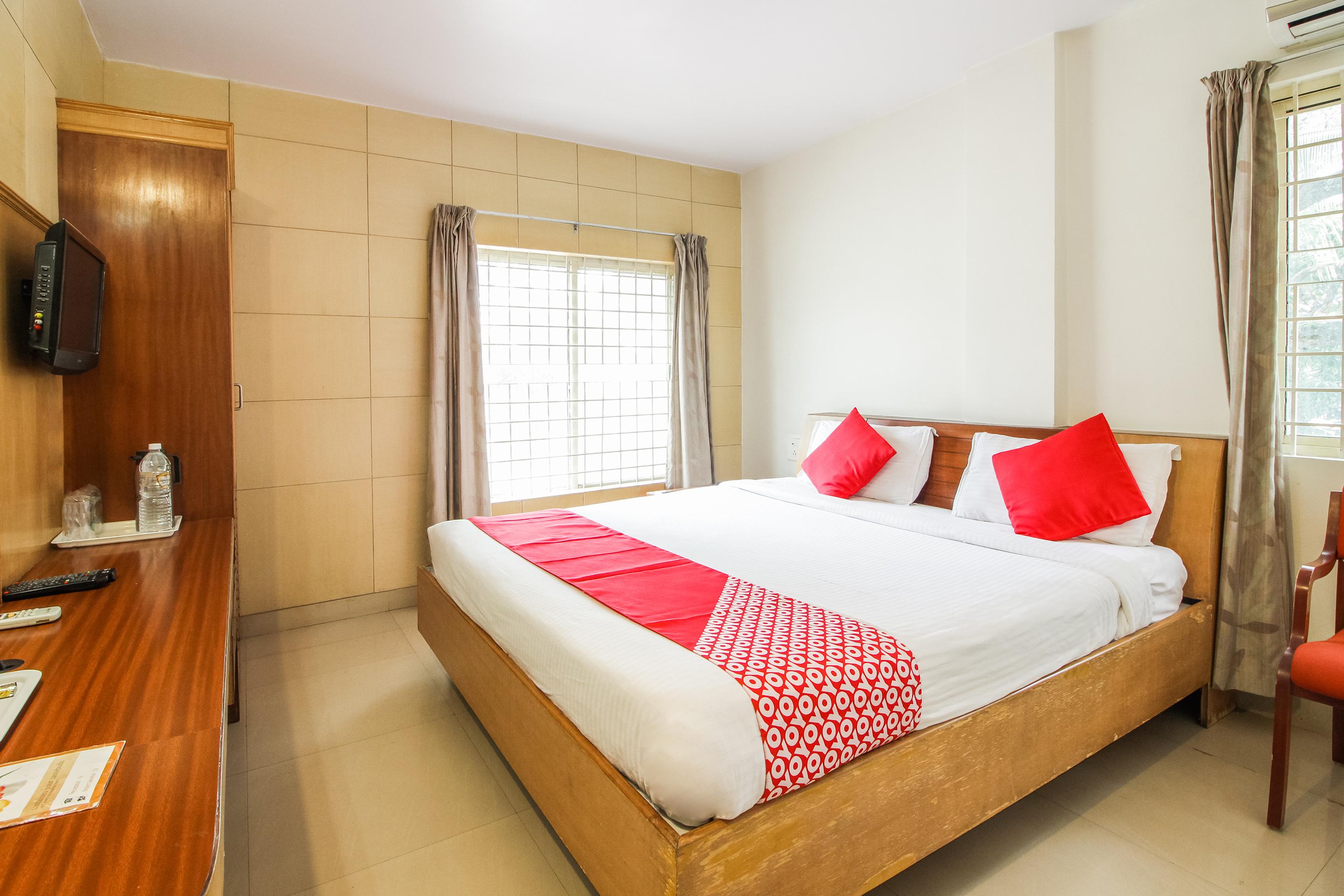 Hotel White Parrot 迈索尔 外观 照片