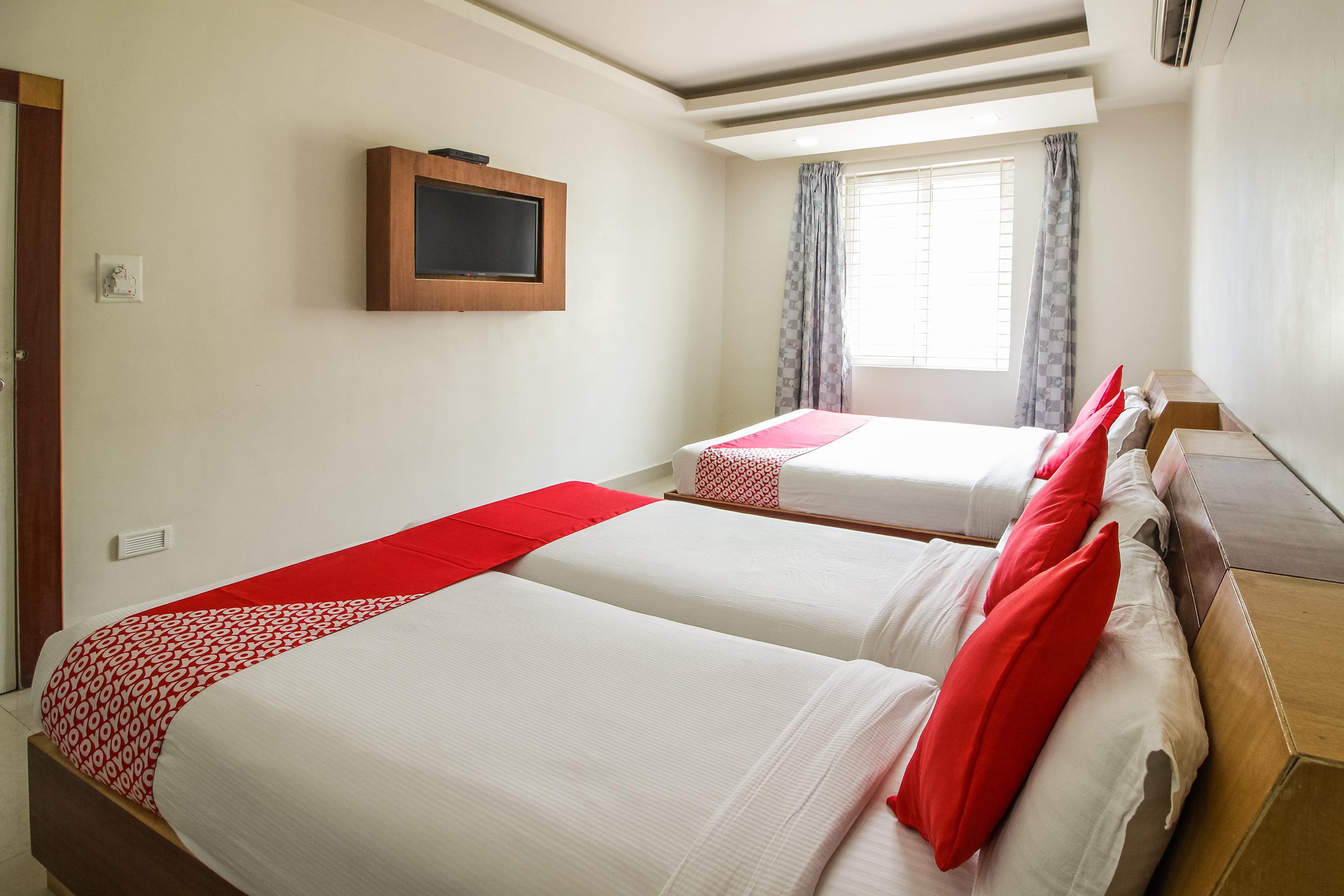 Hotel White Parrot 迈索尔 外观 照片
