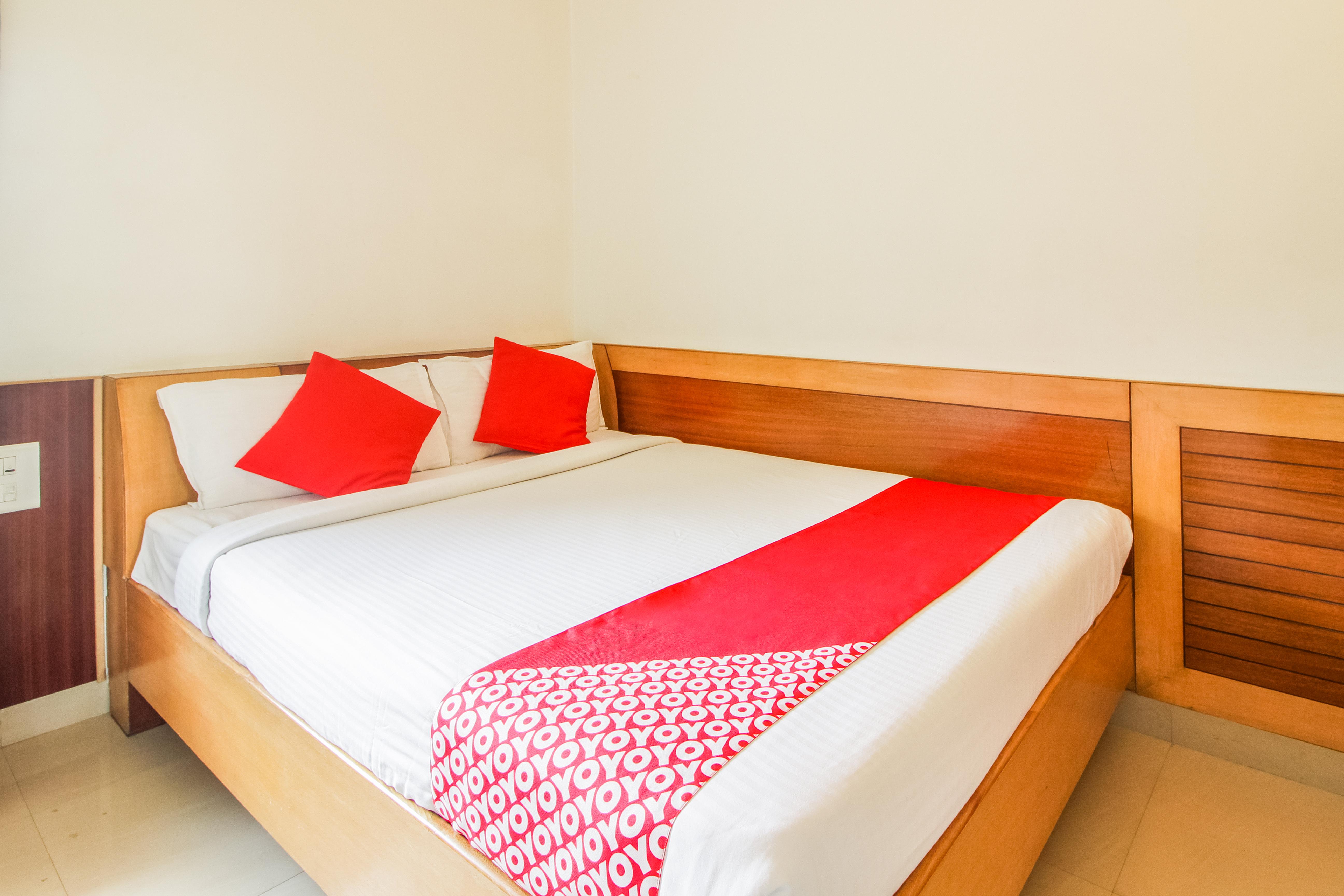 Hotel White Parrot 迈索尔 外观 照片