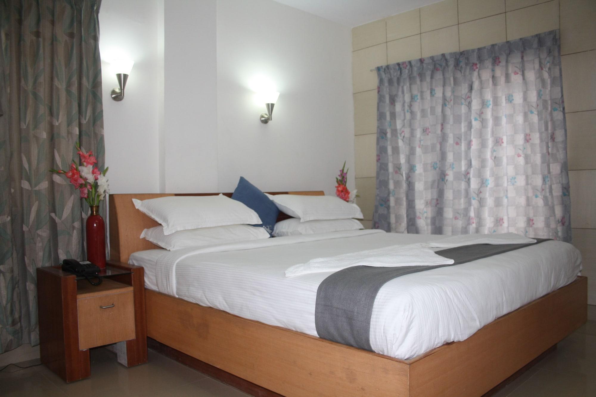 Hotel White Parrot 迈索尔 外观 照片