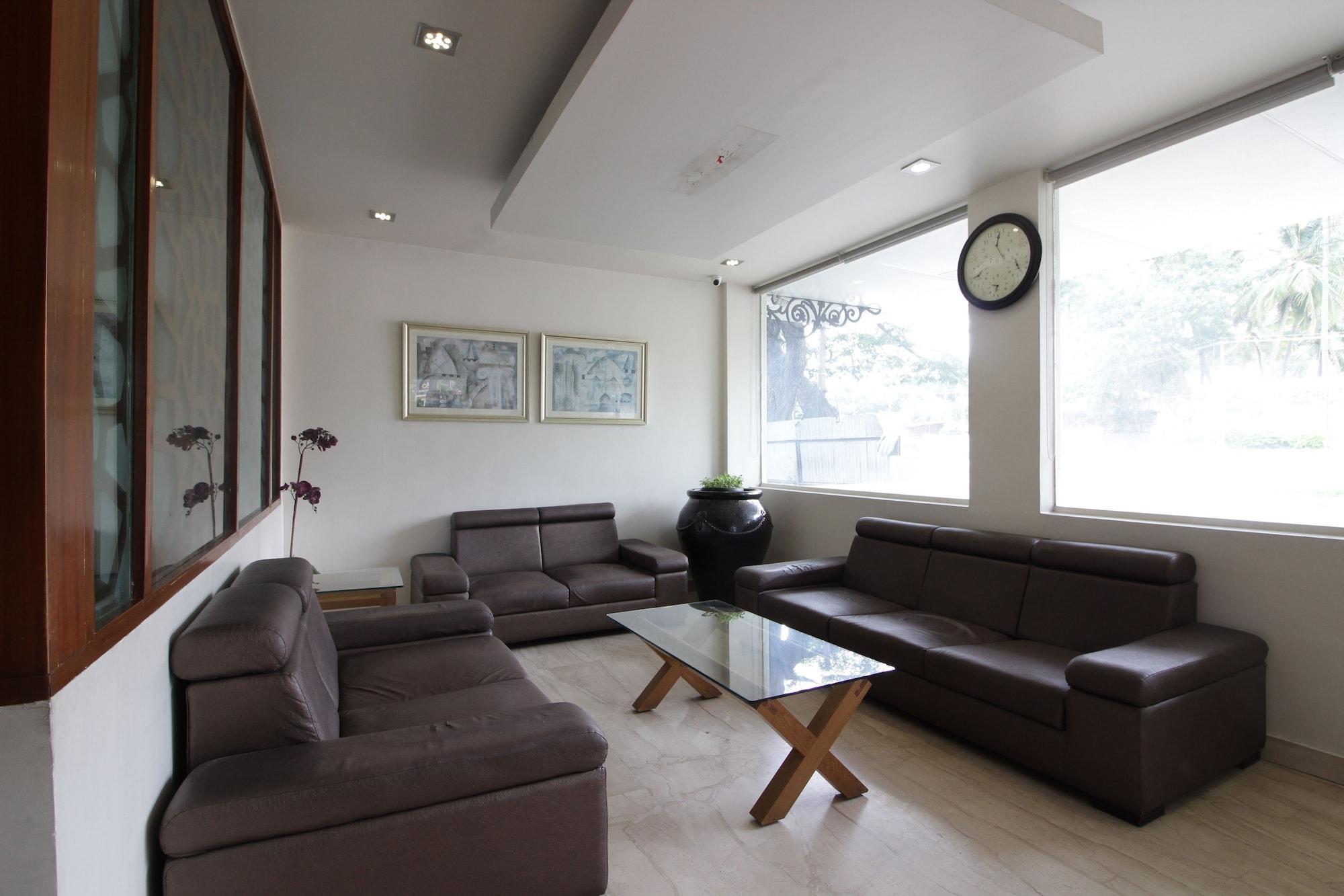 Hotel White Parrot 迈索尔 外观 照片