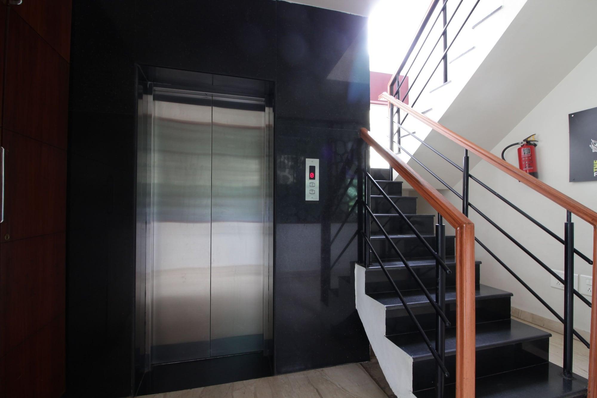 Hotel White Parrot 迈索尔 外观 照片