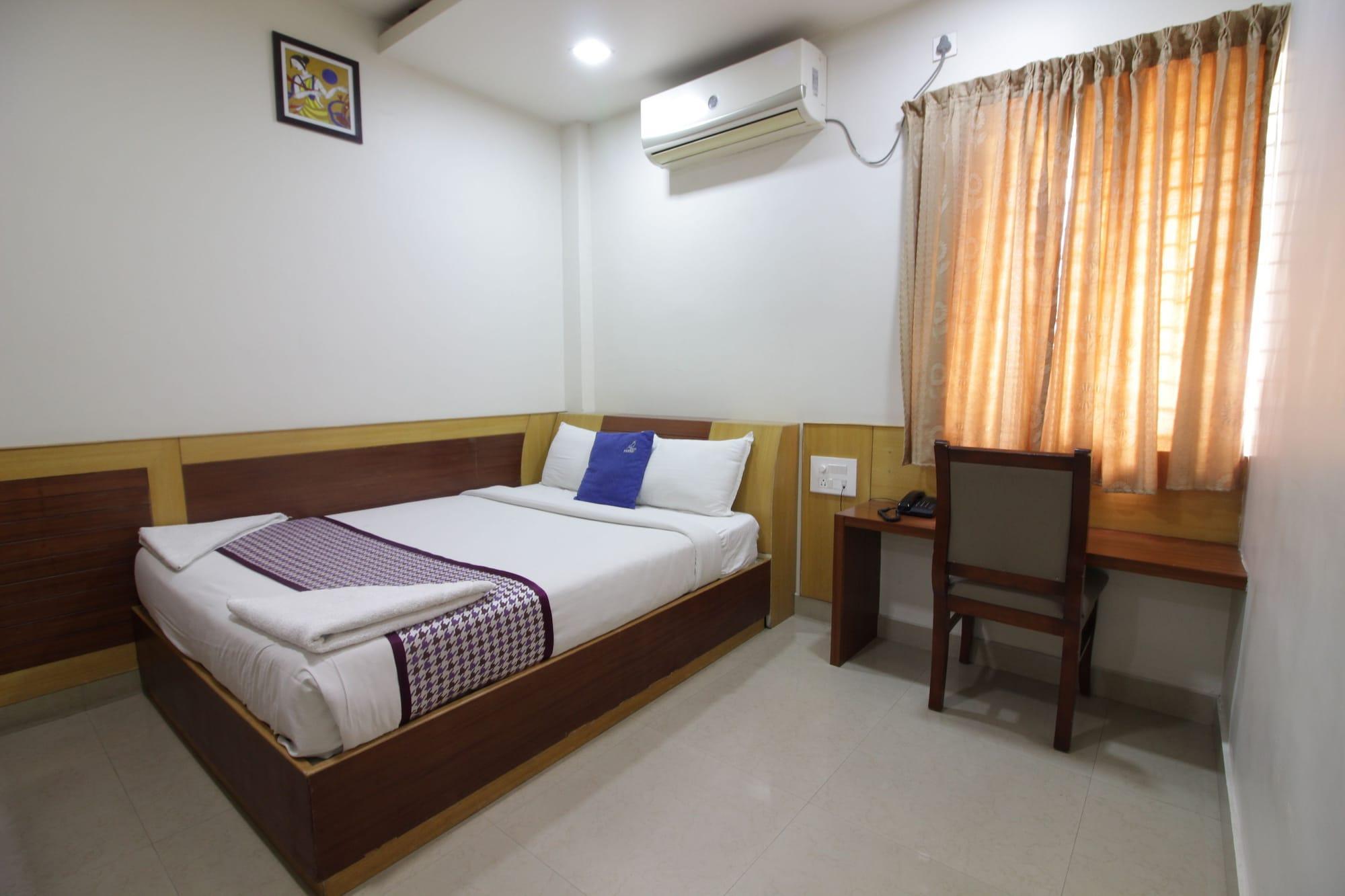 Hotel White Parrot 迈索尔 外观 照片