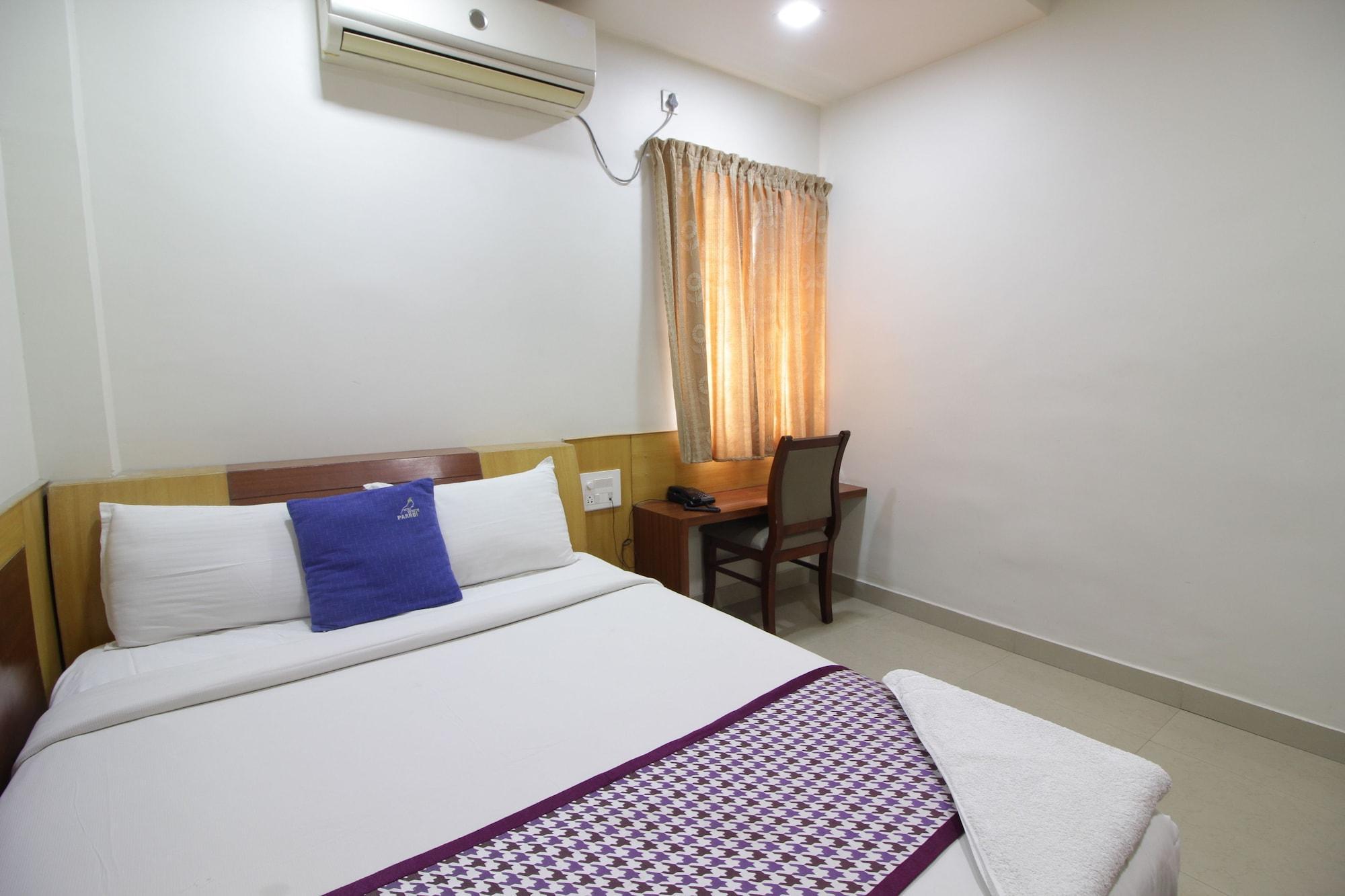 Hotel White Parrot 迈索尔 外观 照片
