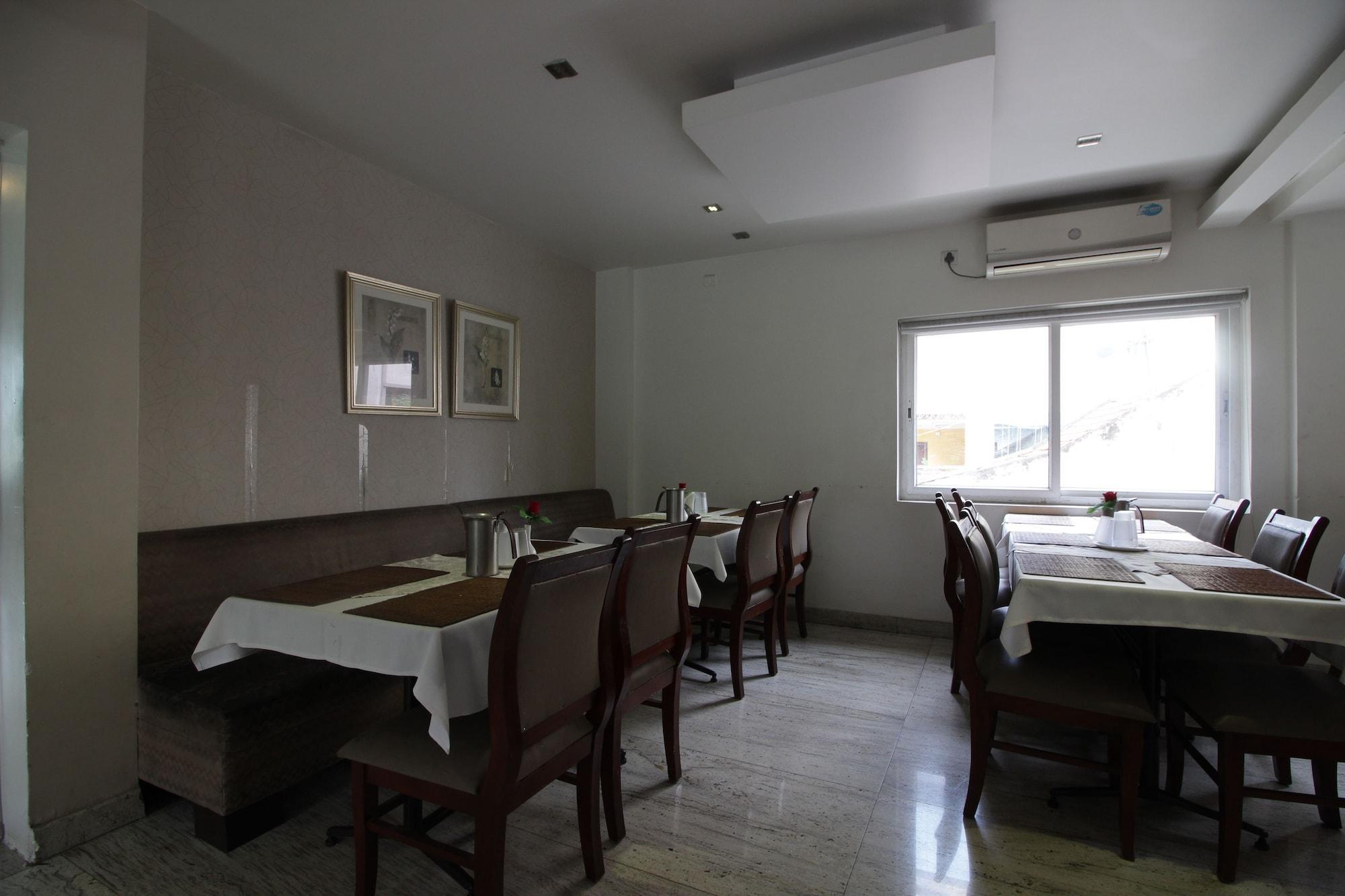Hotel White Parrot 迈索尔 外观 照片