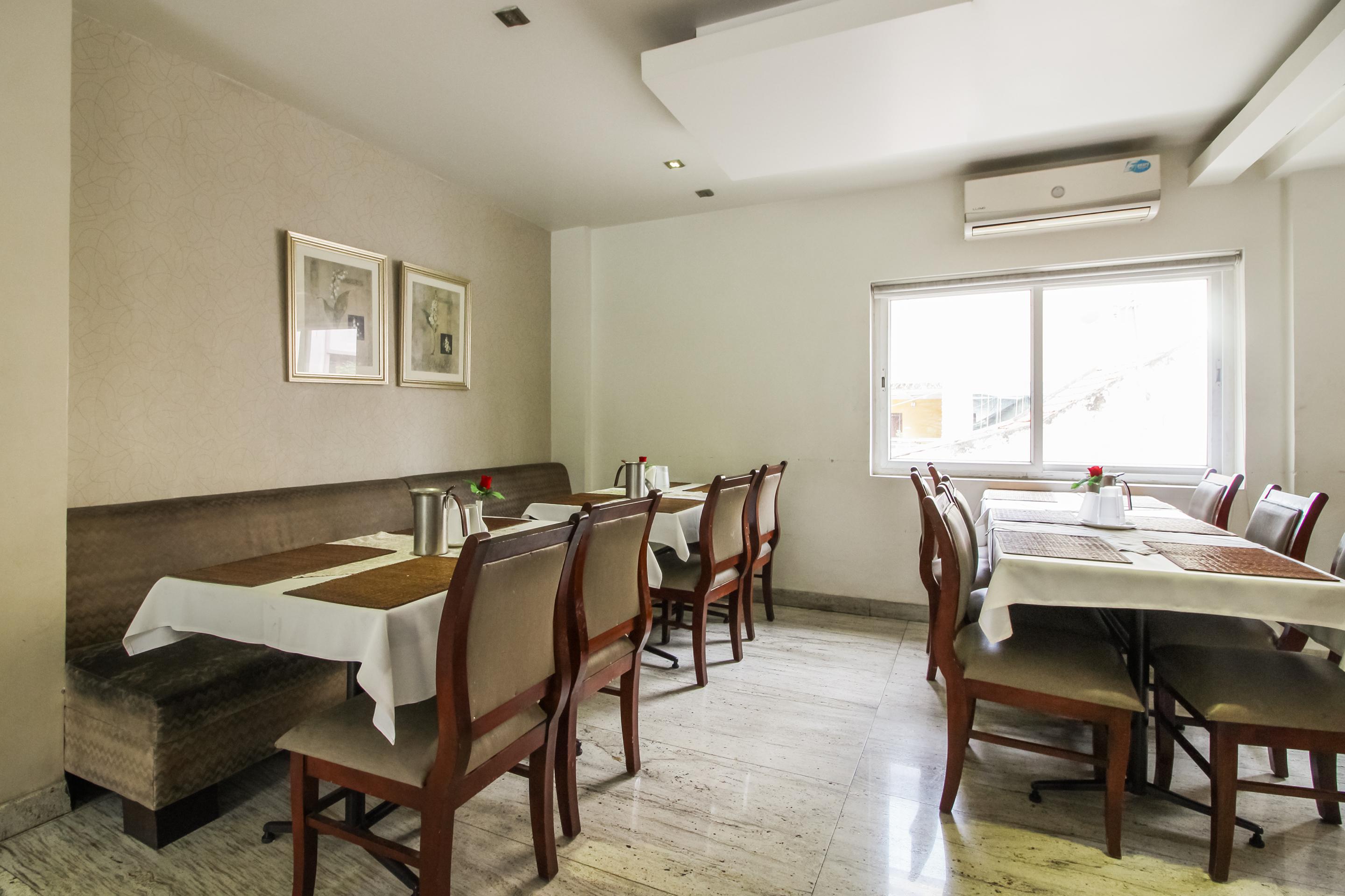 Hotel White Parrot 迈索尔 外观 照片