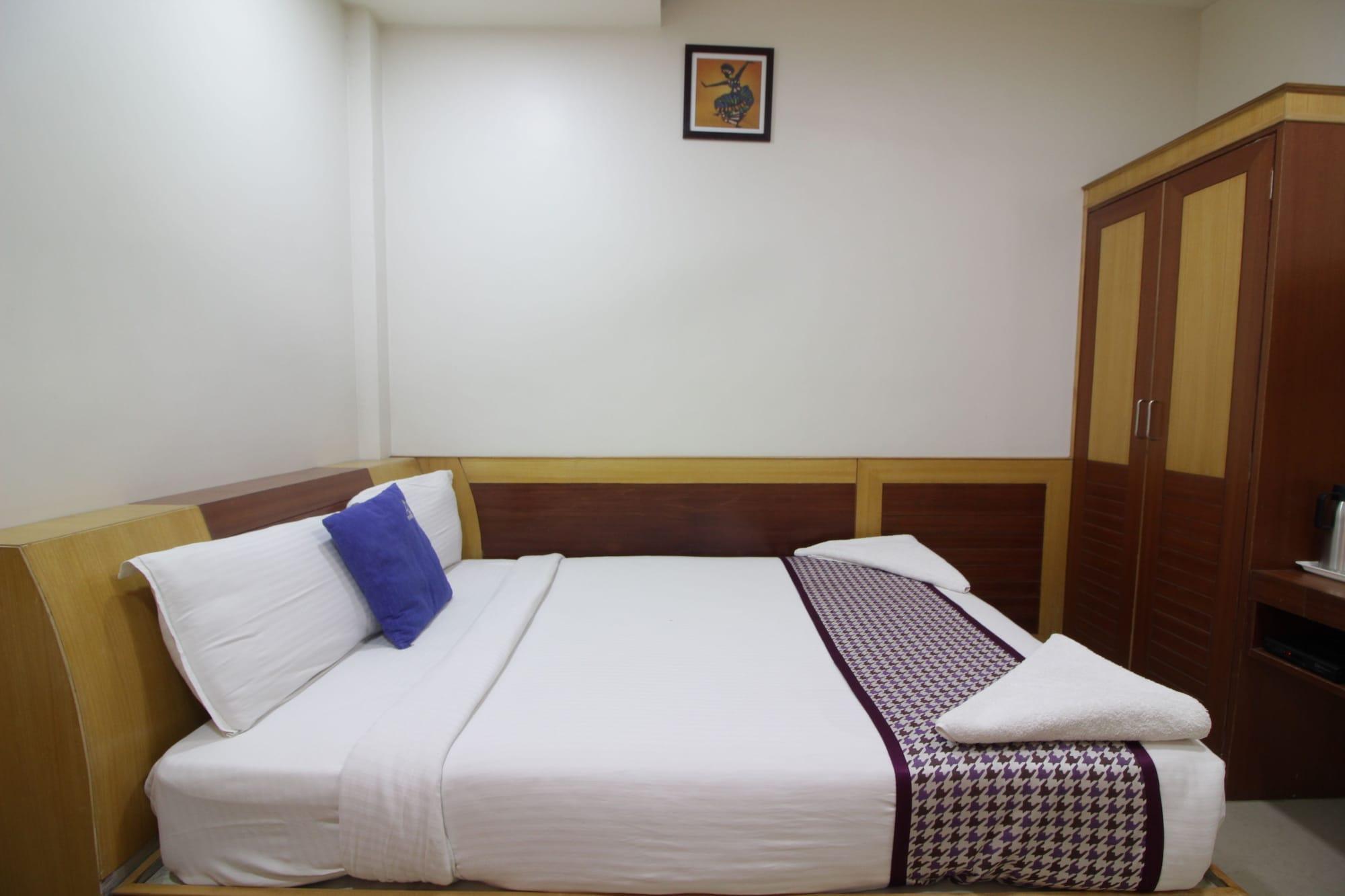 Hotel White Parrot 迈索尔 外观 照片