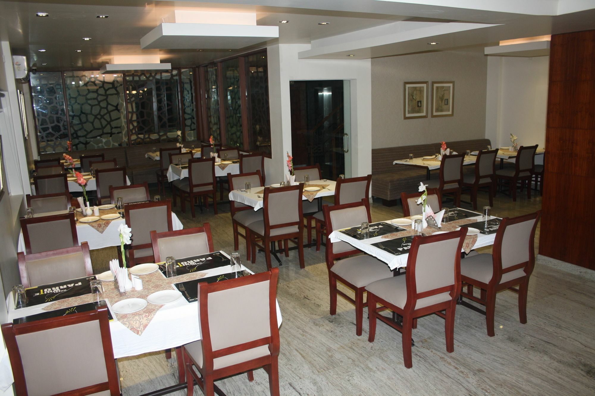 Hotel White Parrot 迈索尔 外观 照片