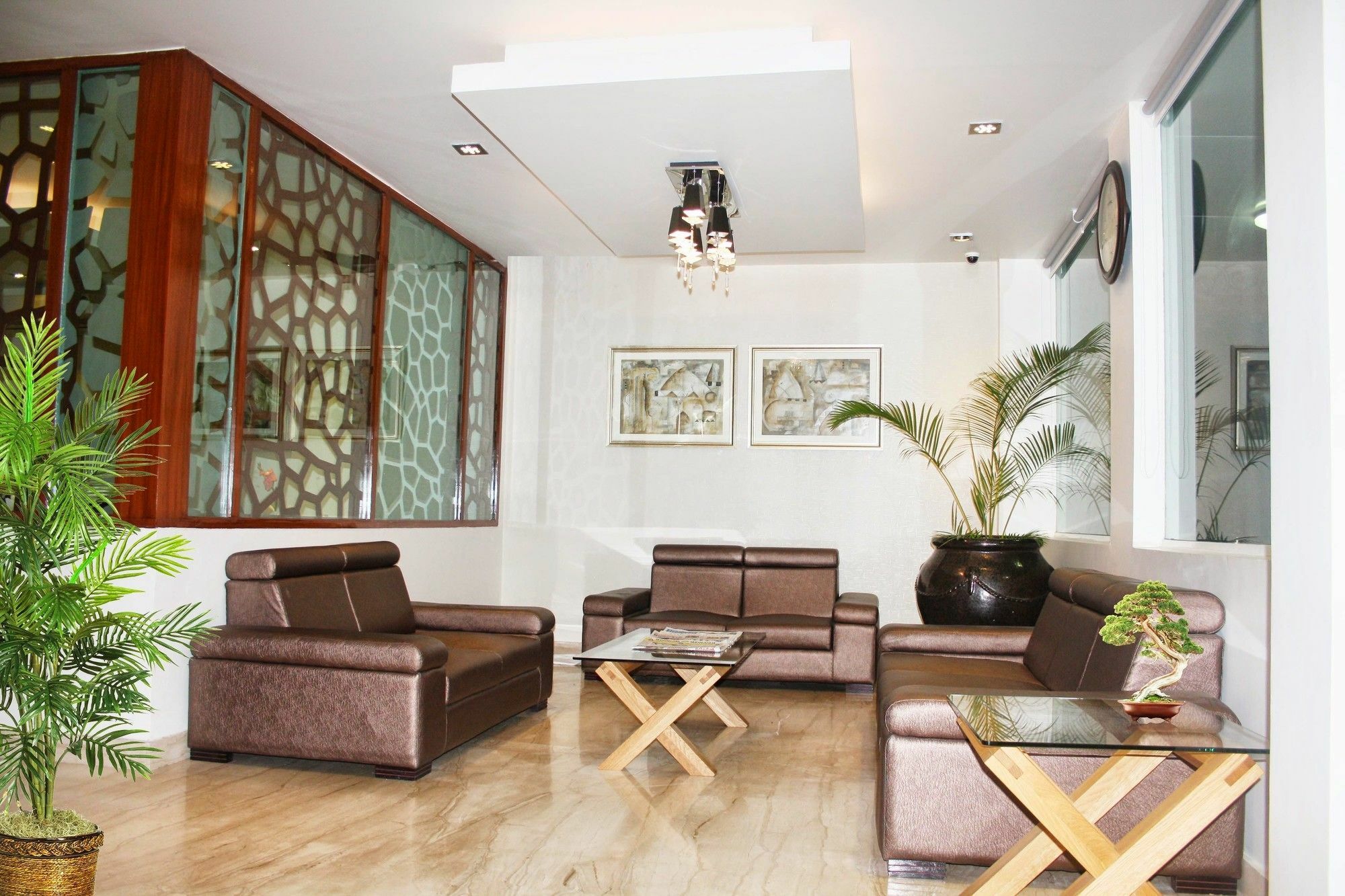 Hotel White Parrot 迈索尔 外观 照片