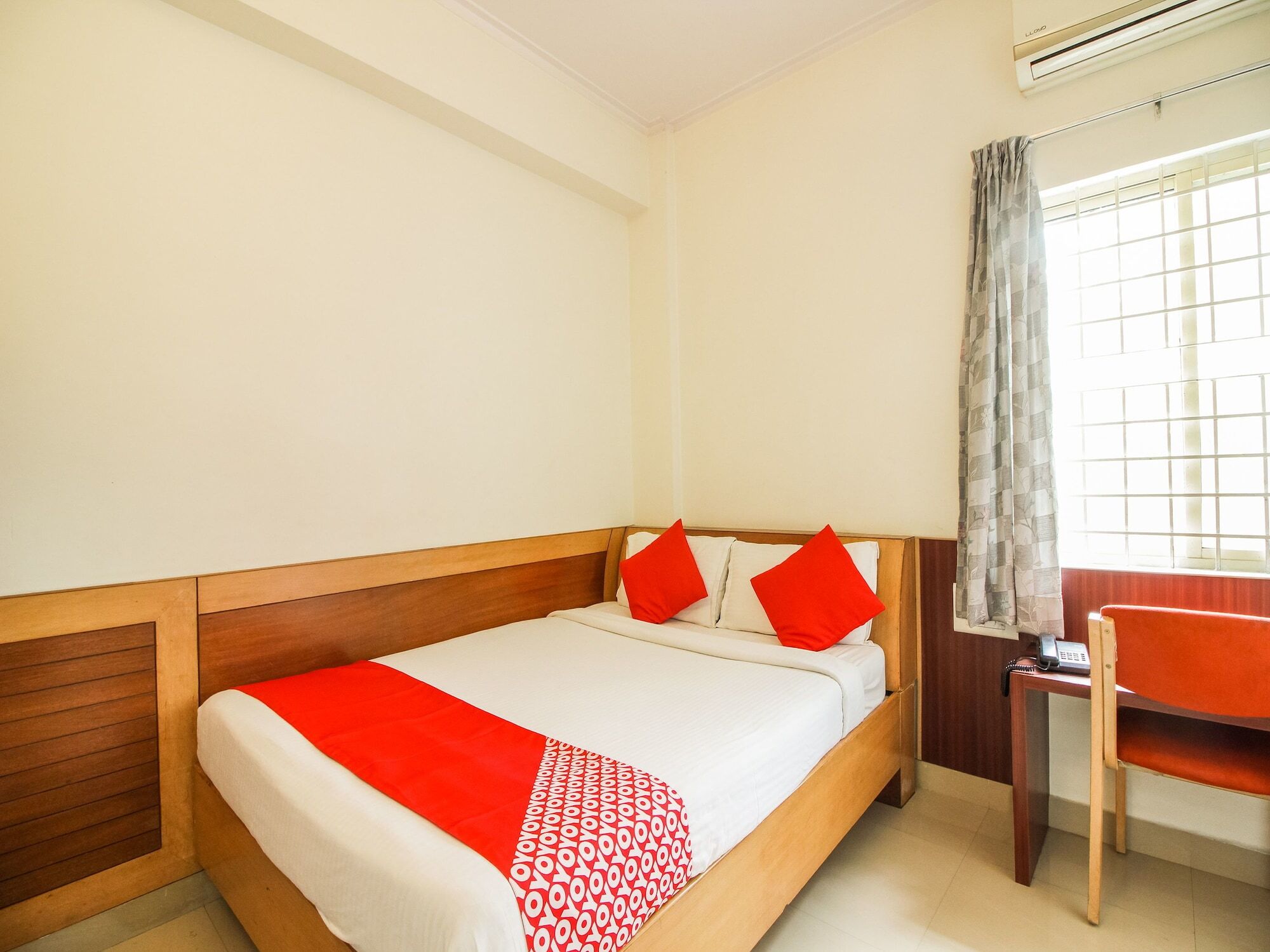Hotel White Parrot 迈索尔 外观 照片