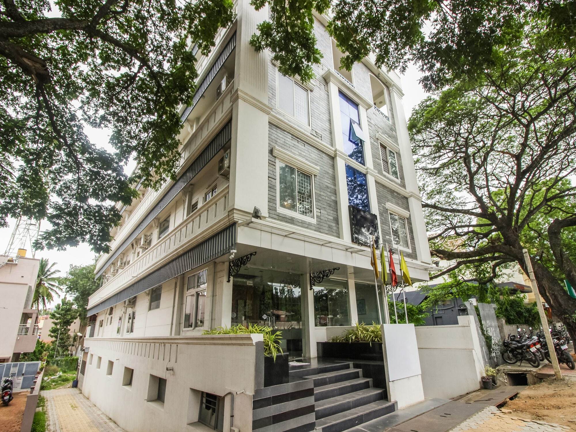 Hotel White Parrot 迈索尔 外观 照片